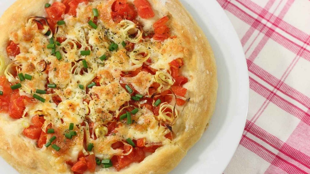 pizza masa gruesa con queso