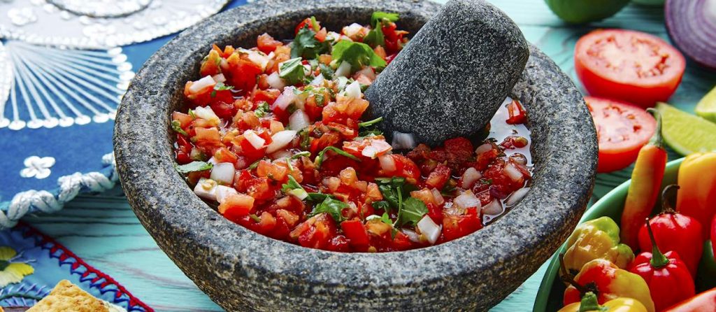 Pico de gallo en molcajete
