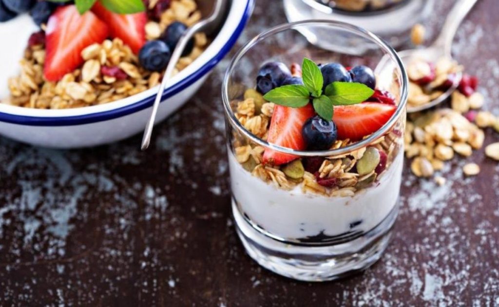 yogurt con muesli