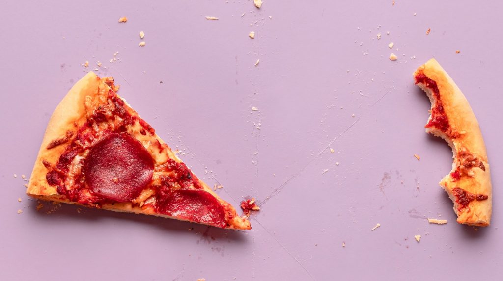 Rebanada y orilla de pizza